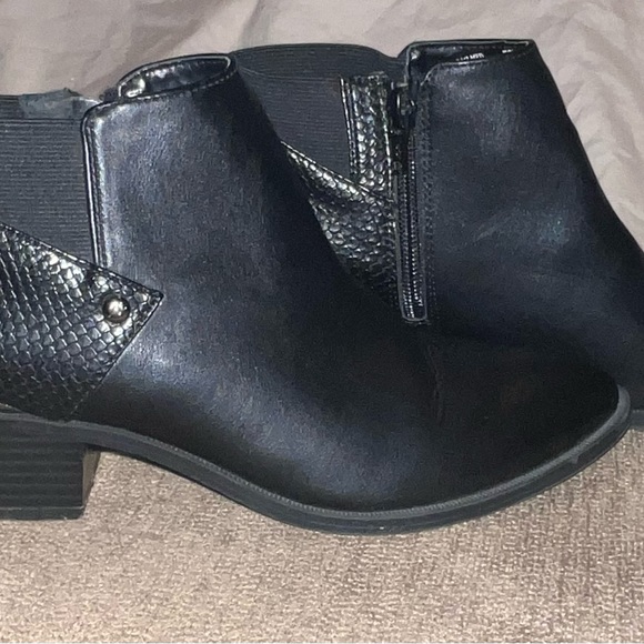 Simply Vera Vera Wang Shoes - Pre-Loved Simply Vera Wang shoes.